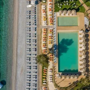 Isla Brown Corinthia