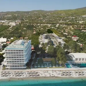 Isla Brown Corinthia