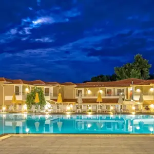 Lagomandra Beach&Suites