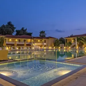 Lagomandra Beach&Suites