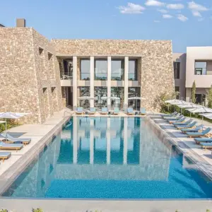 W Costa Navarino