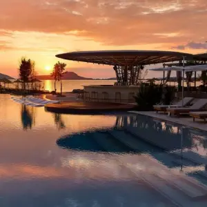 W Costa Navarino