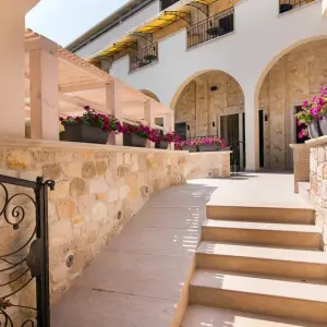 Neikos Mediterraneo Luxury Suites