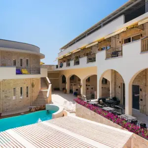 Neikos Mediterraneo Luxury Suites