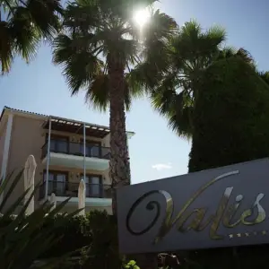 Valis Resort