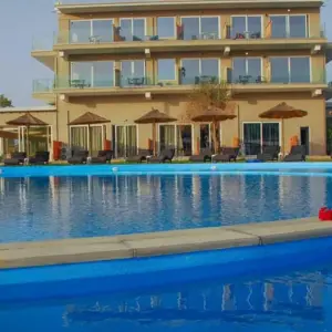 Ninos Laguna Holiday Resort