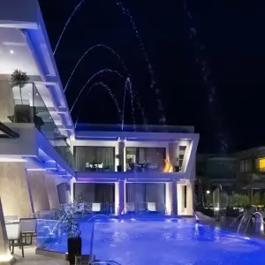 Akti Toroni Boutique