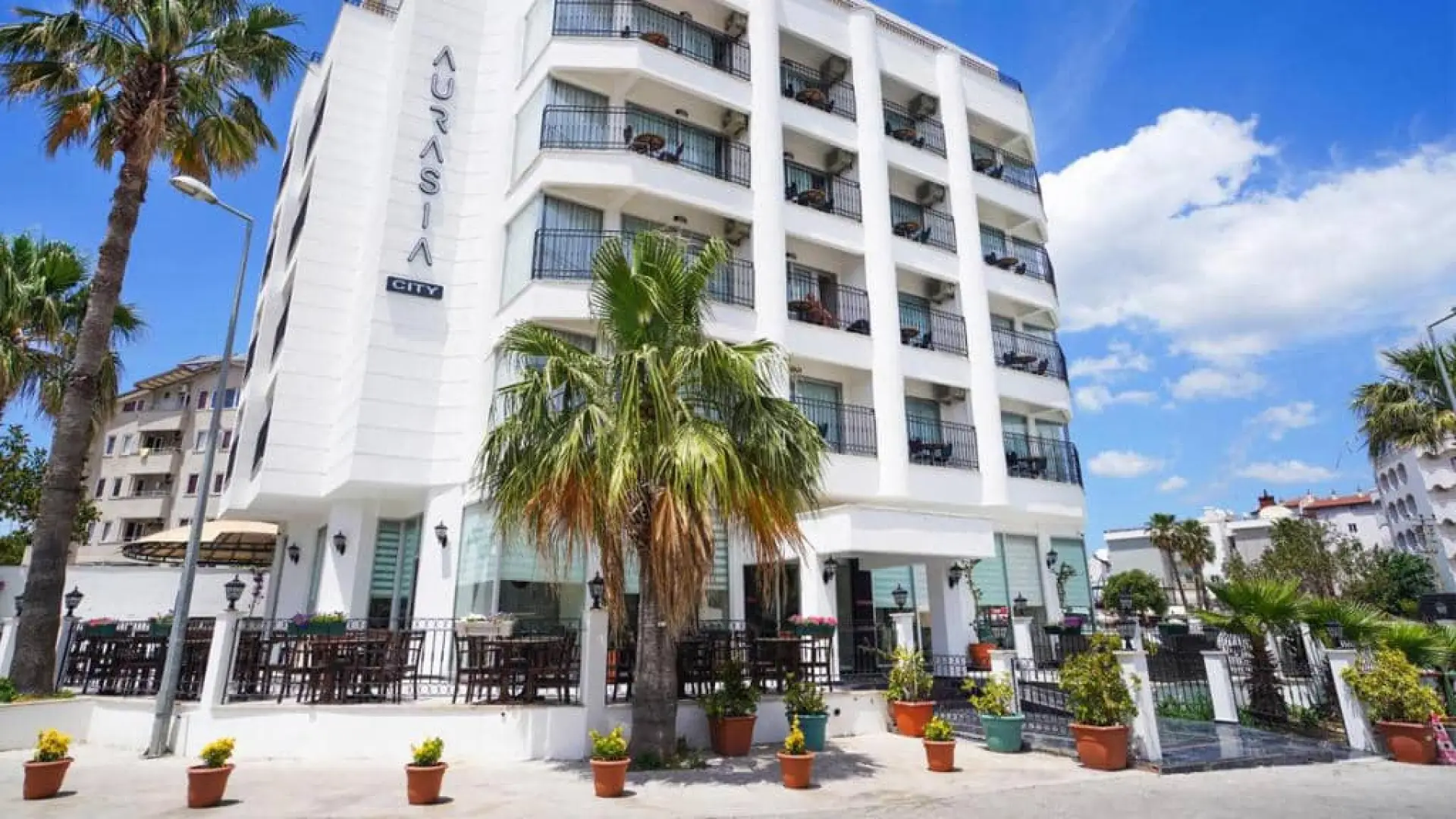 Aurasia Seaside Hotel