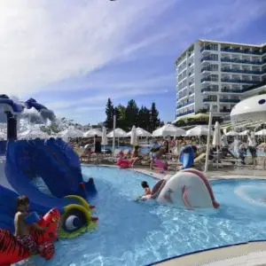 Azura Deluxe Resort