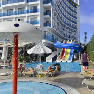 Azura Deluxe Resort