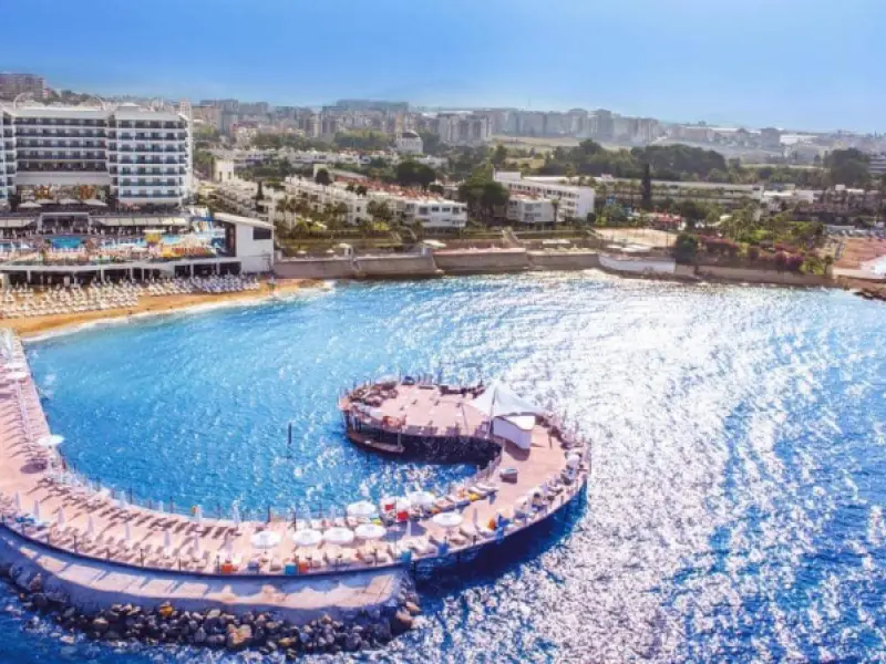 Azura Deluxe Resort