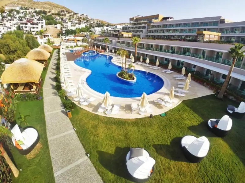 Bellazure Hotel