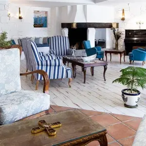 Flora Hotel