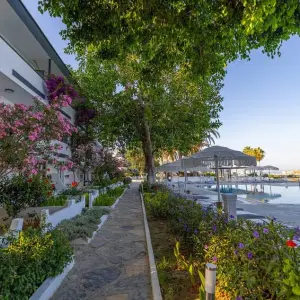 Ladonia Luna Beach Resort