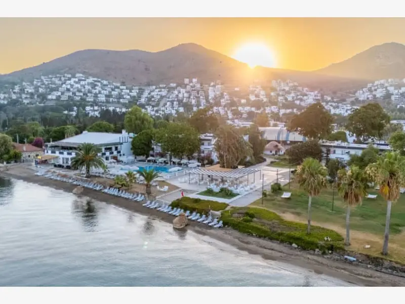 Ladonia Luna Beach Resort