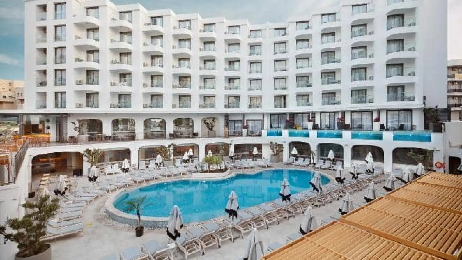 Lalila Blue Suites