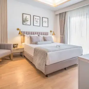 Miramare Queen Hotel