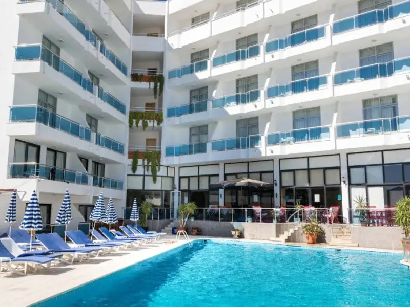 Ponz Hotel