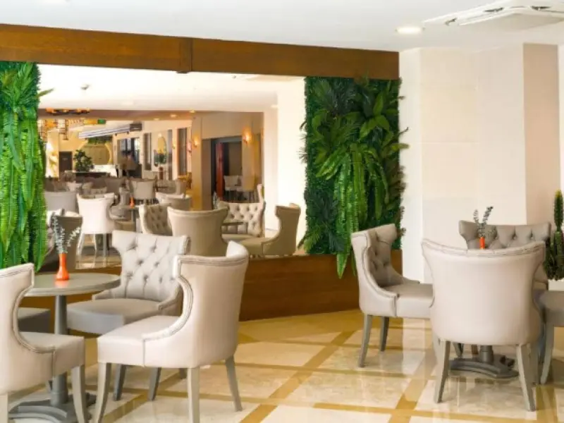 Side Aluna Hotel