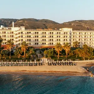 Calamos Beach Family Club