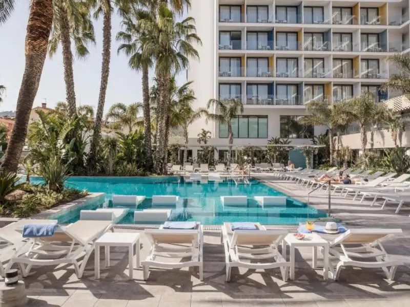 Aqua Silhouette & Spa Adults Only