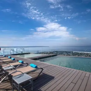 Las Arenas Hotel