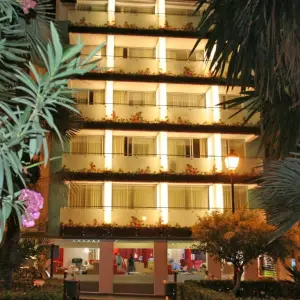 Oasis Plaza