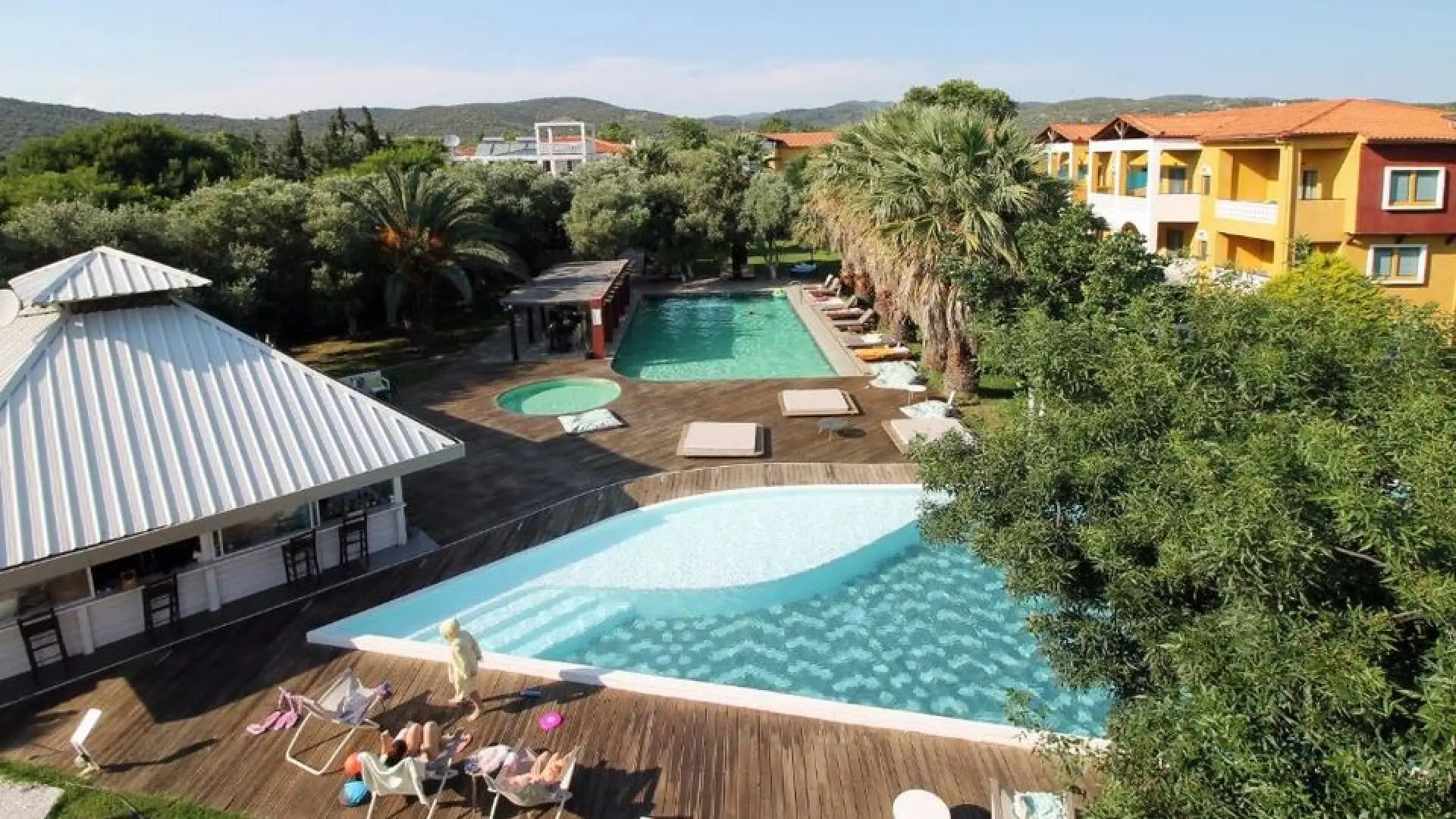 Despotiko Apartment Hotel & Suites