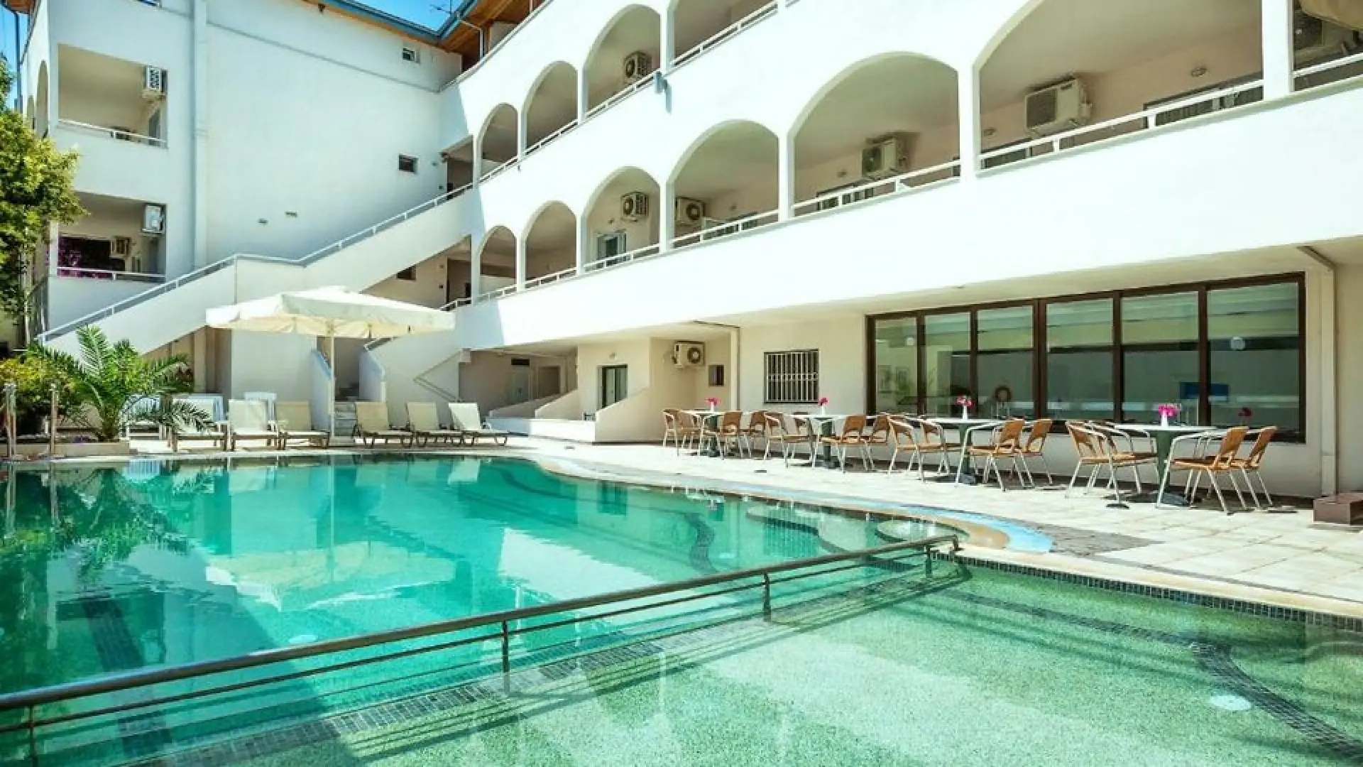 Elinotel Polis